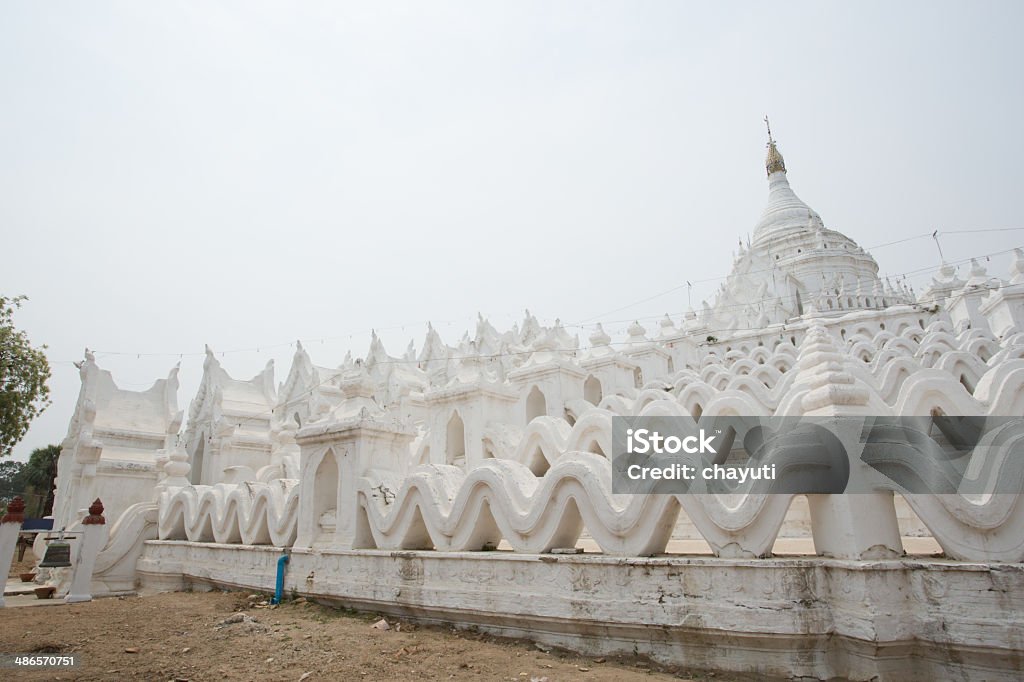 The white pagoda of Hsinbyume (Myatheindan) paya temple The white pagoda of Hsinbyume (Myatheindan) paya temple, Mingun, Mandalay - Myanmar Ancient Stock Photo