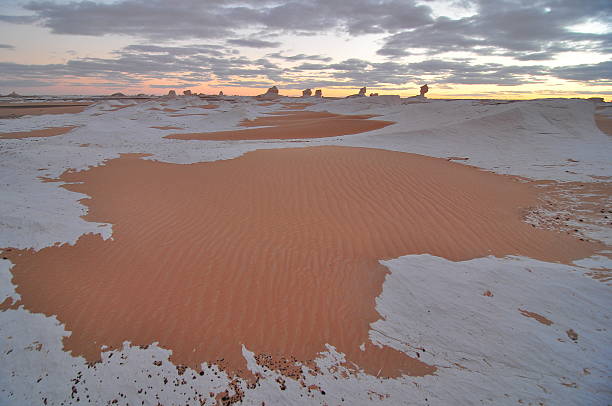 desierto blanco, egipto expedition - white desert fotografías e imágenes de stock