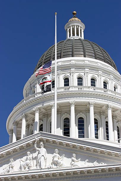 capitólio estadual da califórnia - building exterior sacramento county california state capitol building - fotografias e filmes do acervo