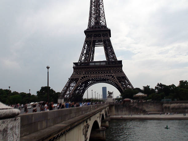 luogo d'interesse internazionale torre eiffel a parigi francia ‏, europa - luogo dinteresse nazionale foto e immagini stock