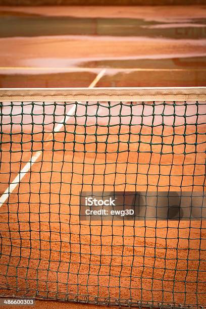 Cancha De Tenis De Arcilla Después De Lluvia Foto de stock y más banco de imágenes de Estadio de Roland Garros - Estadio de Roland Garros, Actividades recreativas, Actividades y técnicas de relajación