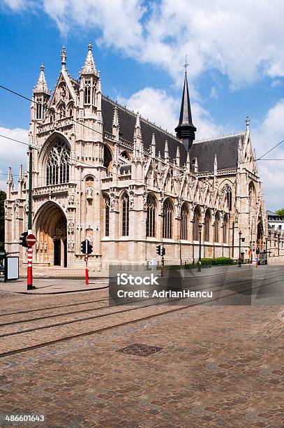 Bênção Lady Do Sablon Igreja Em Bruxelas Bélgica - Fotografias de stock e mais imagens de Antigo - Antigo, Ao Ar Livre, Arquitetura