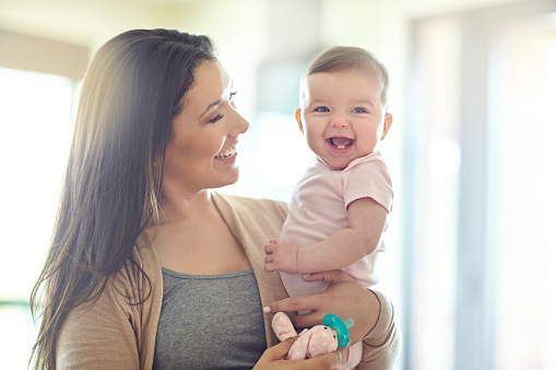 Shot of a mother holding her baby girl at homehttp://195.154.178.81/DATA/i_collage/pu/shoots/805468.jpg