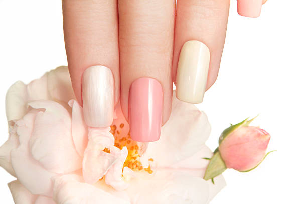 pastel de manicura con rosa. - flower single flower spa white fotografías e imágenes de stock