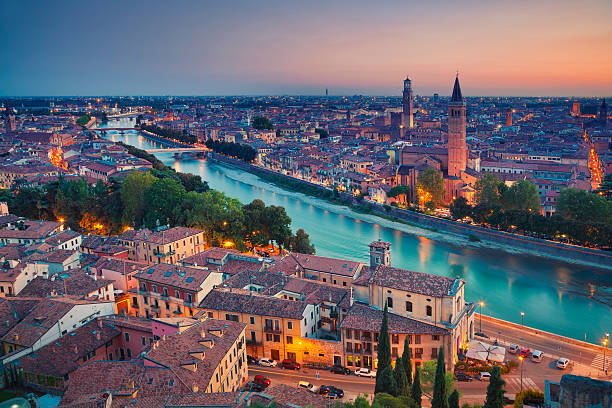 verona. - torre dei lamberti zdjęcia i obrazy z banku zdjęć