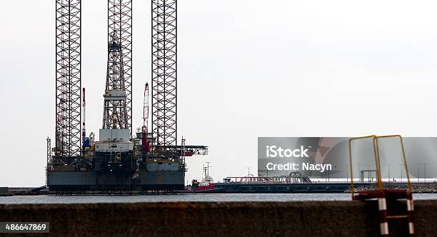 Óleo Jack Up Waterbreak - Fotografias de stock e mais imagens de Barco Salva-vidas - Barco Salva-vidas, Cais - Estrutura Feita pelo Homem, Combustíveis e Geração de Energia