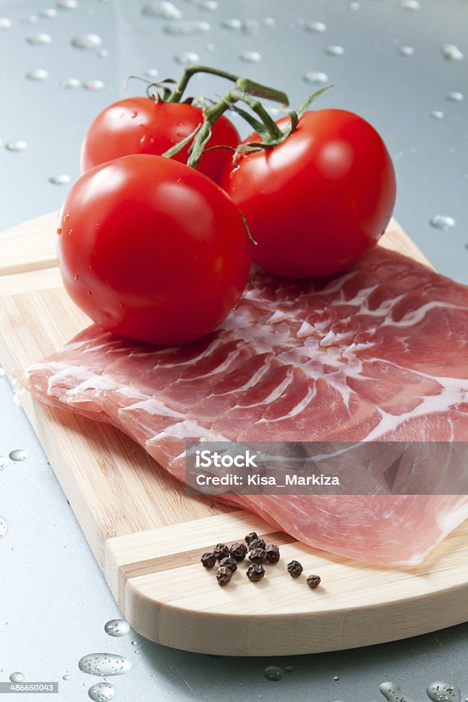 Bakon y tomates - Foto de stock de Alimento libre de derechos