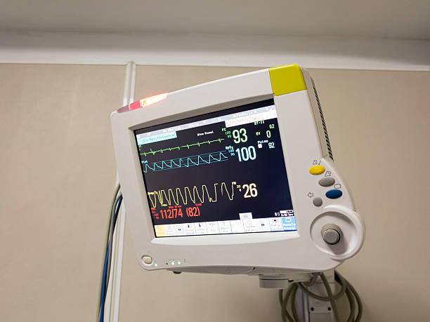 ospedale paziente monitor - pulse trace surveillance machine healthcare and medicine foto e immagini stock