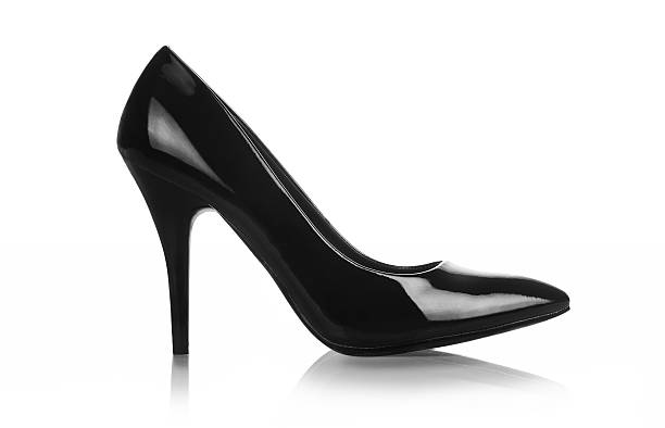 preto de salto alto sobre white. isolado com traçado de recorte. - stiletto pump shoe shoe high heels imagens e fotografias de stock
