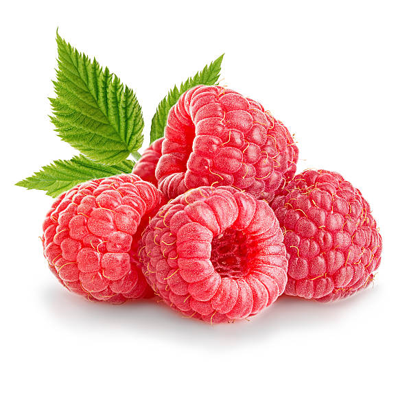 спелые raspberries с листьями close-up изолирован на белом фоне - raspberry berry fruit gourmet isolated стоковые фото и изображения