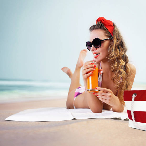 Pin-up girl sur la plage - Photo