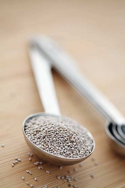 1 表スプーンホワイトチアの種 - tablespoon chia healthy eating seed ストックフォトと画像