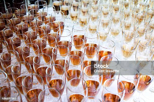 Occhiali Con Liquore - Fotografie stock e altre immagini di Alchol - Alchol, Bicchiere, Bicchiere da Martini