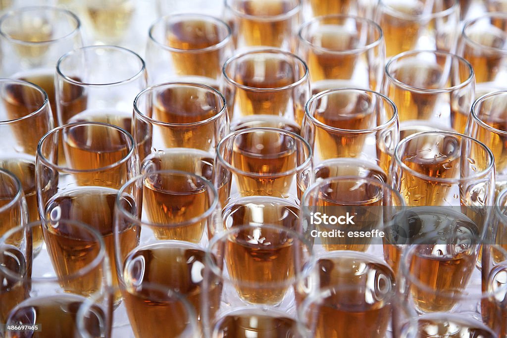 Occhiali con liquore - Foto stock royalty-free di Alchol