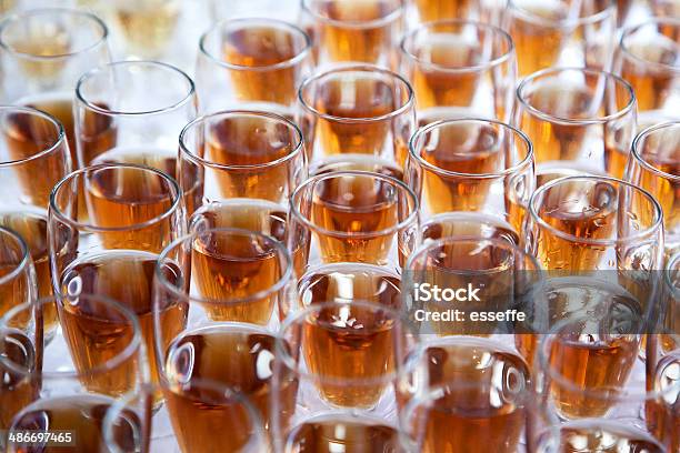 Occhiali Con Liquore - Fotografie stock e altre immagini di Alchol - Alchol, Bibita, Bicchiere