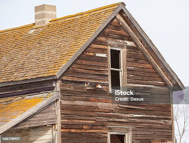 Photo libre de droit de Ferme Abandonnée House banque d'images et plus d'images libres de droit de A l'abandon - A l'abandon, Aride, Ciel couvert