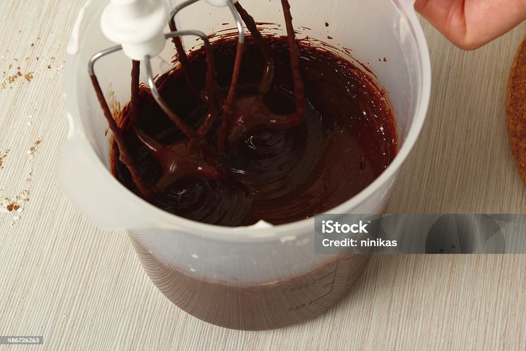Was Schokolade Haselnuss-Meringue-Kuchen - Lizenzfrei Aufschäumen Stock-Foto