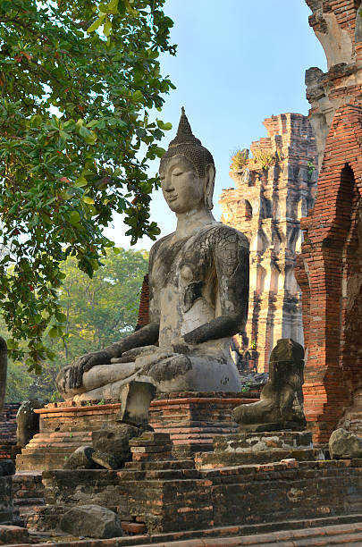 涅槃像。 - tantric buddhism ストックフォトと画像