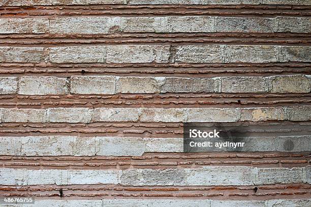 Vieja Pared De Ladrillos Foto de stock y más banco de imágenes de Aire libre - Aire libre, Anticuado, Arquitectura exterior