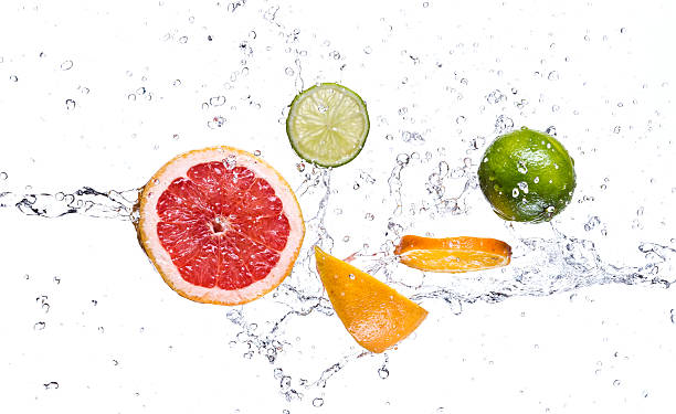 salpicaduras de agua de frutas - lemon isolated clean water fotografías e imágenes de stock