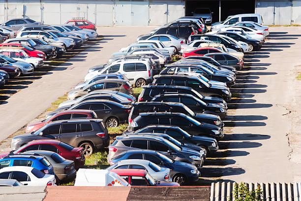 istock Garage and cars 486793171