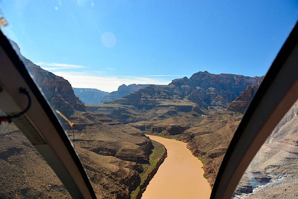 grand canyon-widok z lotu ptaka z helikoptera - canyon majestic grand canyon helicopter zdjęcia i obrazy z banku zdjęć