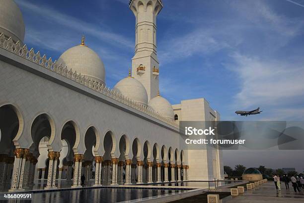 Величественный Mosque — стоковые фотографии и другие картинки Абу-Даби - Абу-Даби, Аравийский полуостров, Аравия