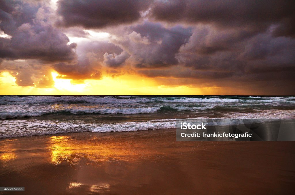 Crazy nascer do sol e stormy-manhã - Foto de stock de Areia royalty-free