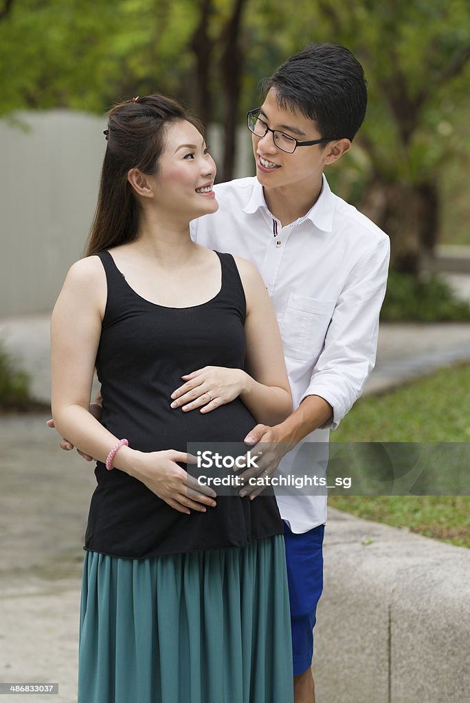Feliz pareja asiática - Foto de stock de 20 a 29 años libre de derechos