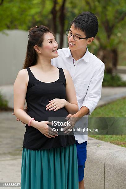 Photo libre de droit de Heureux Couple Asiatique banque d'images et plus d'images libres de droit de 25-29 ans - 25-29 ans, Activité de loisirs, Adulte