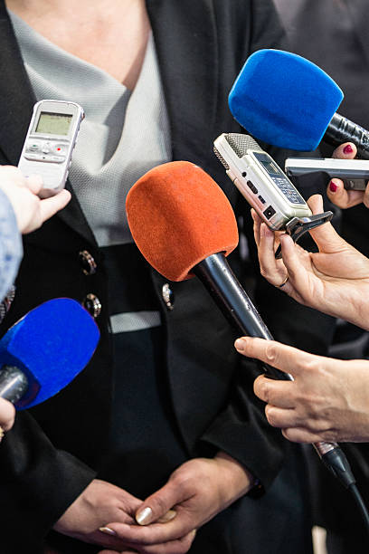 Media Interview Journalists interviewing politician or business woman woman press conference stock pictures, royalty-free photos & images