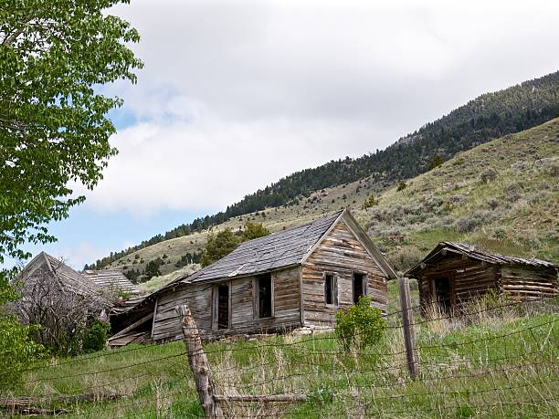 istock Old Barn and Farmhouse 486834560