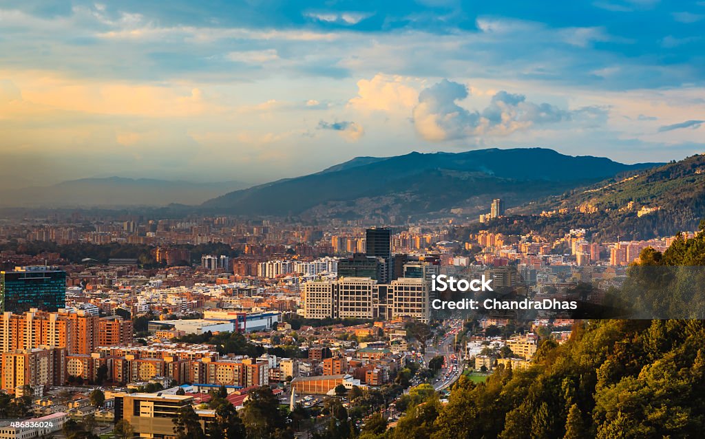 Bogotá, Colombia-Barrio de Usaquen visto desde La Calera - Foto de stock de Bogotá libre de derechos