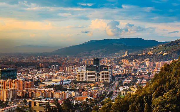 bogota, колумбия-районе баррио де usaquen просмотреть от la calera - car street horizon over land sky стоковые фото и изображения