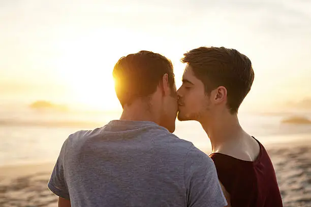 Shot of a young couple kissing at the beachhttp://195.154.178.81/DATA/i_collage/pu/shoots/805559.jpg