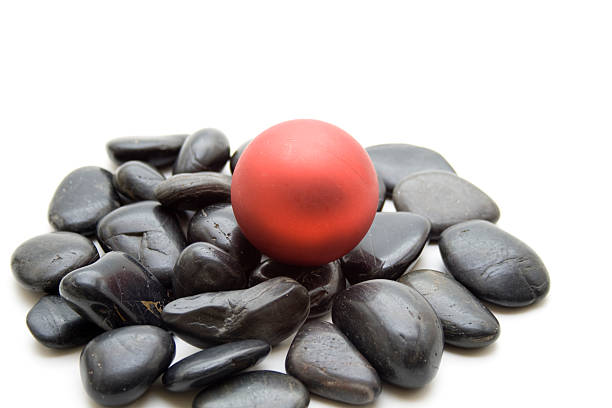 bolas de navidad roja con piedras - weihnachtskugel fotografías e imágenes de stock