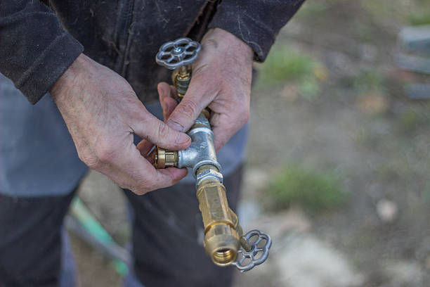 encanador com cano de conectores 3 - connection block metal pipe threaded - fotografias e filmes do acervo