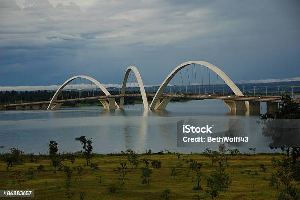 Juscelino Kubitschek Bridge - zdjęcia stockowe i więcej obrazów Brasilia - Brasilia, Most Juscelino Kubitschek, Most - Konstrukcja wzniesiona przez człowieka