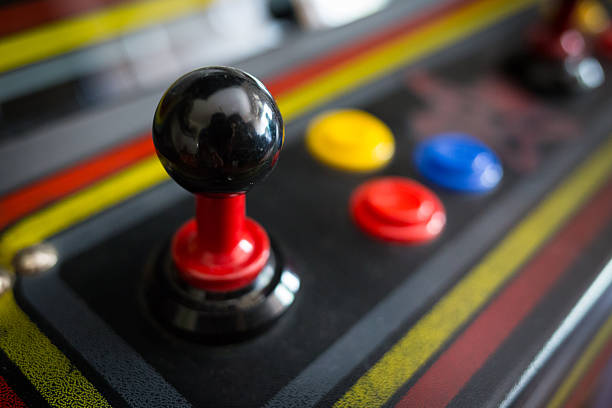 ジョイスティック、ヴィンテージのビデオゲームアーケード-コイン - arcade ストックフォトと画像