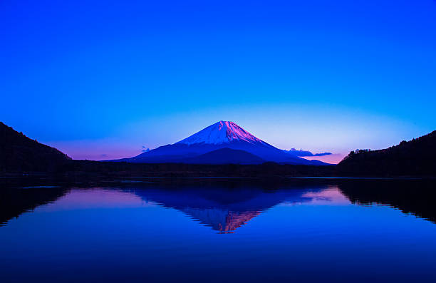Cтоковое фото Перевернутым изображением Гора Фудзи на рассвете