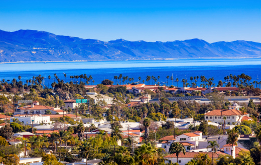 Edificios océano Pacífico y de la costa de Santa Barbara California photo