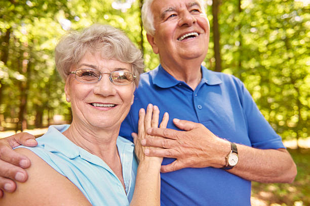 サマーウォークの年配のカップル - senior adult couple care spring ストックフォトと画像