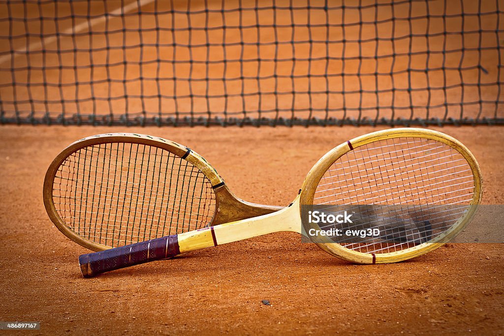 Raquettes de tennis en bois vieux - Photo de Stade de Roland Garros libre de droits