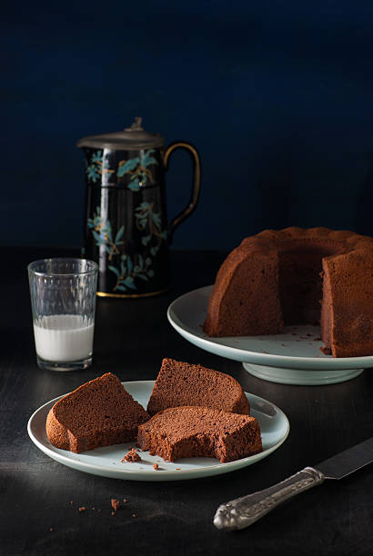 pastel bundt de chocolate - chocolate bundt cake fotografías e imágenes de stock