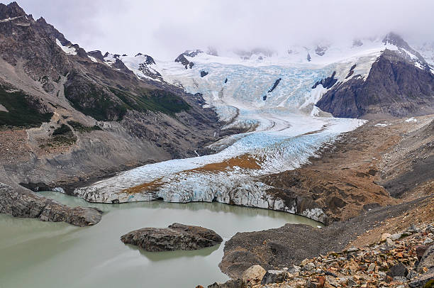 istock Panorama en Cerro Torre, El Chalten, Argentina 486898292