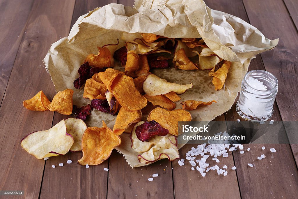 Gesundes vegetarisches chips in einem Papier-Packung mit Meersalz - Lizenzfrei Abnehmen Stock-Foto