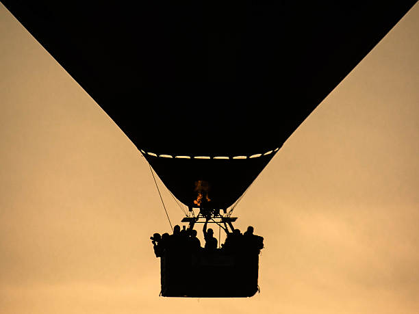 istock Hot air balloon silhouette 3 486906138