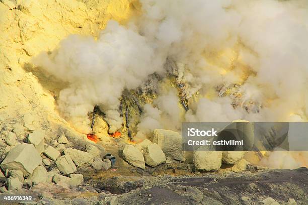 Kahah Ijen Overlook - zdjęcia stockowe i więcej obrazów Dym - Dym, Fotografika, Fumarole