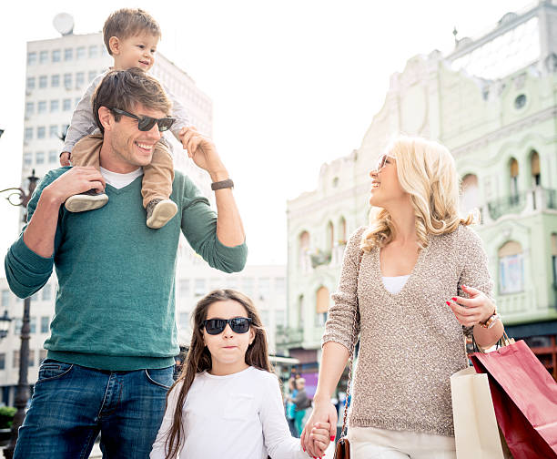 istock Family in shopping 486919253