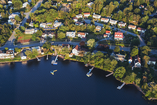 Vista aérea del lago Frontage hogares photo